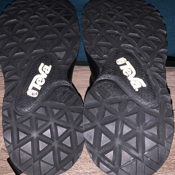 Vintage Men’s Black Teva Sandals with toe loop - Picture 9 of 11